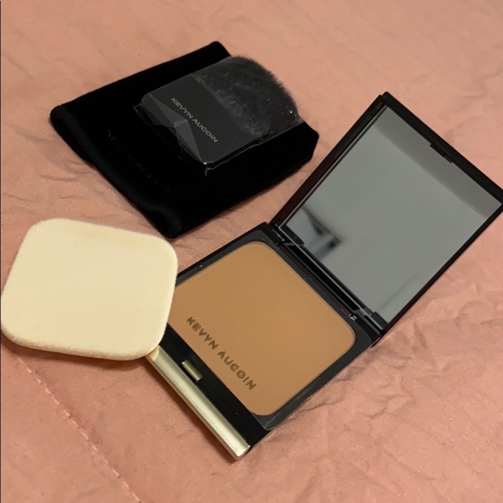 Kevyn Aucoin Powder Foundation